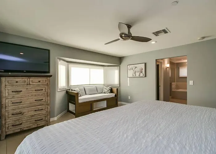 The Views, Heated Pool And Spacious Holiday home *
