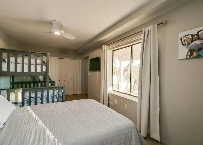 Holiday home The Views, Heated Pool And Spacious *