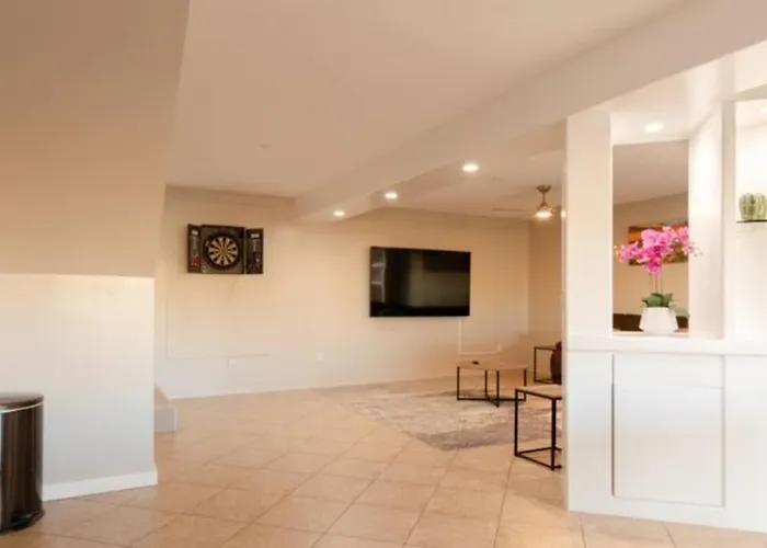 The Views, Heated Pool And Spacious Holiday home *